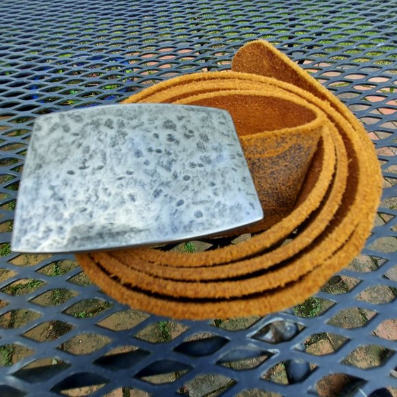 Marks and Spencer  M&S Men's Vintage Distressed Brown Leather Belt Size 43-45 in - Picture 10 of 12